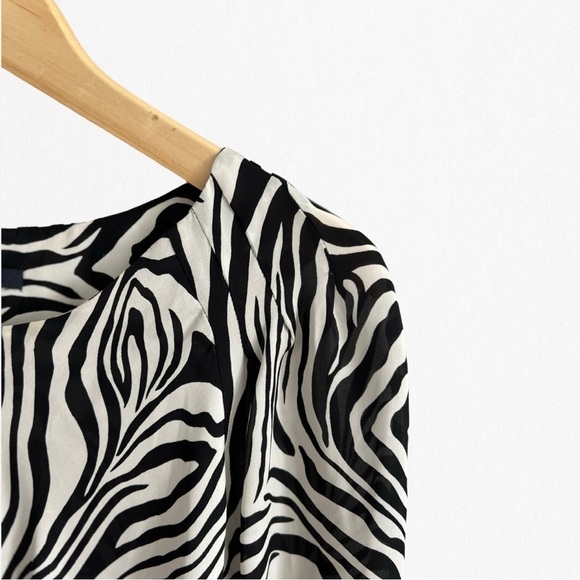 Vintage- AK ANNE KLEIN Women’s Silk Zebra Black & White Petite Blouse Large - Picture 2 of 3